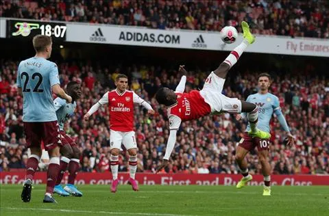 HLV Emery nói gì sau màn ngược dòng không tưởng trước Aston Villa?