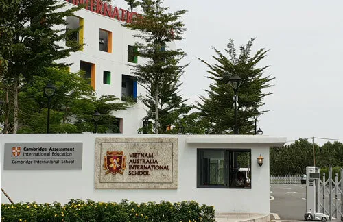 Hơn 10 học sinh bị đau bụng sau bữa ăn trưa ở trường Việt Úc