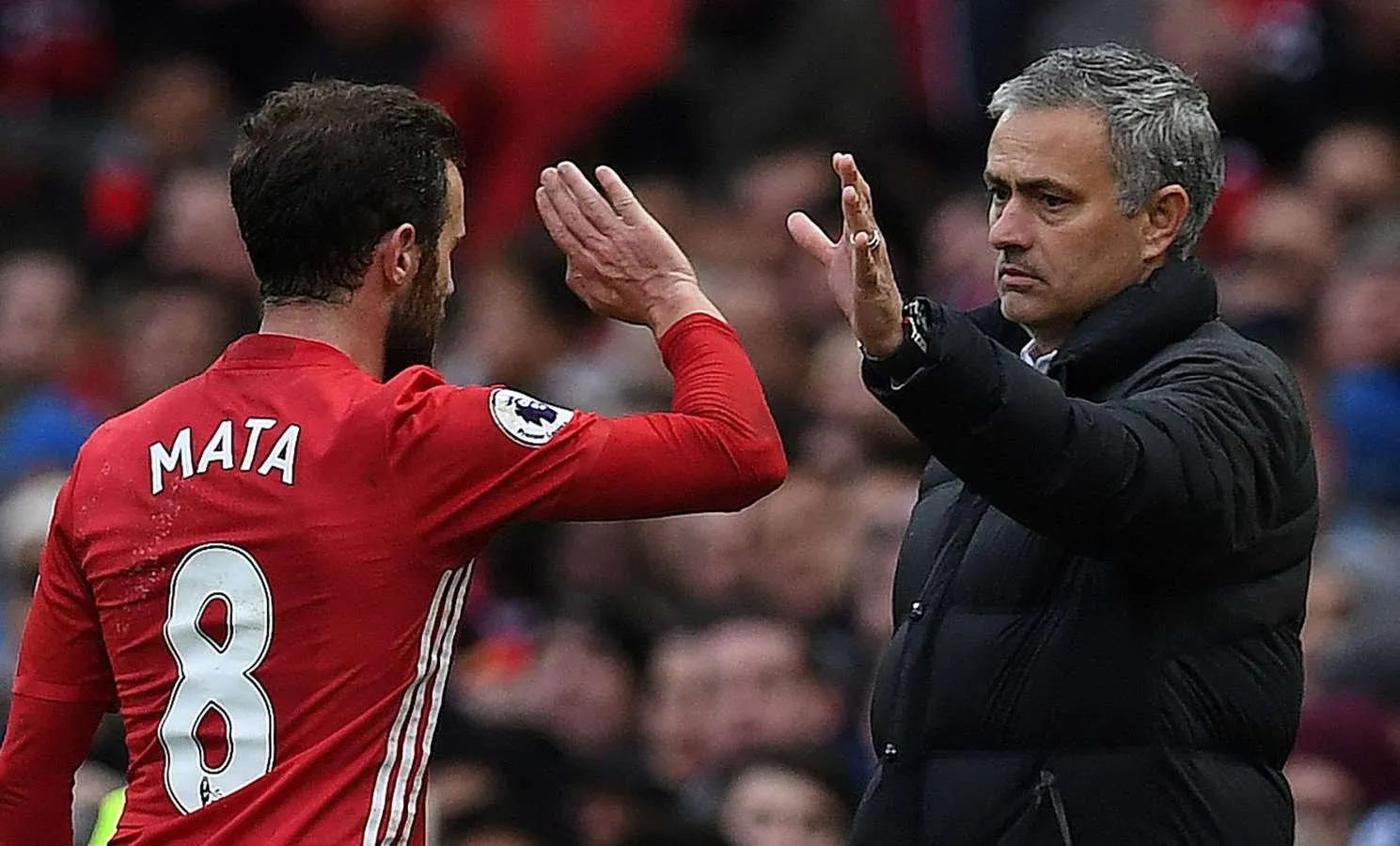 Mata: ‘Gia đình tôi hết hồn khi Mourinho lên dẫn dắt MU’