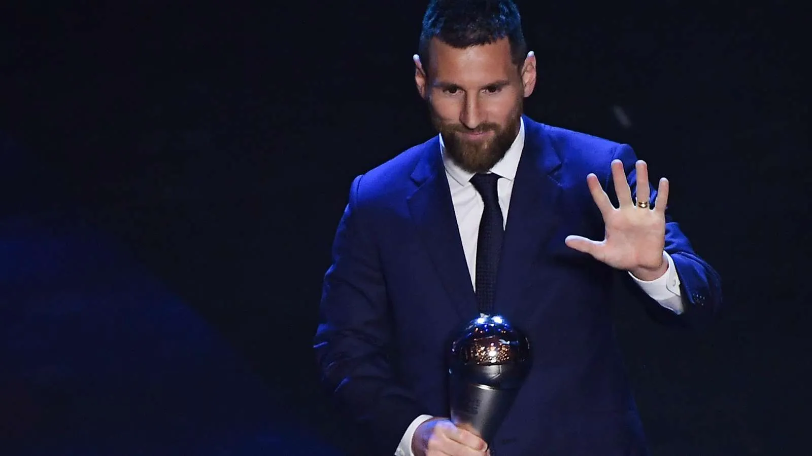 Kết quả The Best 2019: Vượt Ronaldo và Van Dijk, Messi lần đầu giành giải Cầu thủ xuất sắc nhất năm