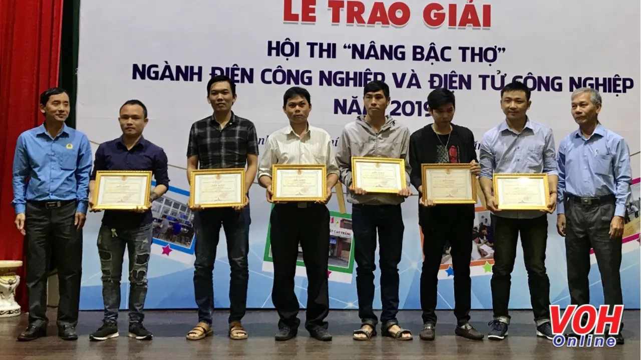 75 công nhân ngành điện công nghiệp và điện tử được cấp chứng chỉ bậc thợ năm 2019