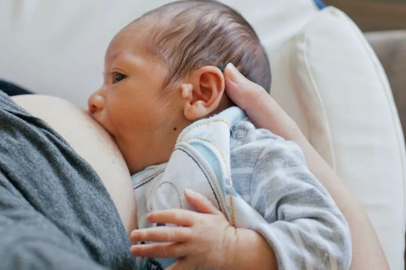 Những quan niệm sai lầm khi chăm sóc trẻ sơ sinh
