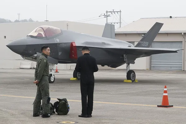 Hàn Quốc lần đầu tiên trình làng dàn F-35 mới mua của Mỹ 