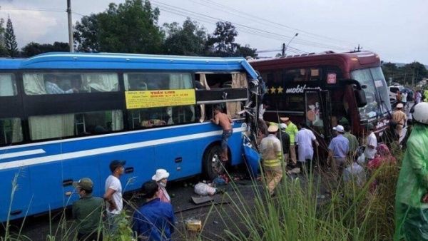 Tin tức tai nạn giao thông hôm nay 3/10/2019: Hai xe khách đối đầu nhau, ít nhất 7 người bị thương