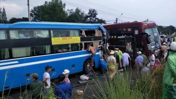 Tin tức tai nạn giao thông hôm nay 3/10/2019: Hai xe khách đối đầu nhau, ít nhất 7 người bị thương