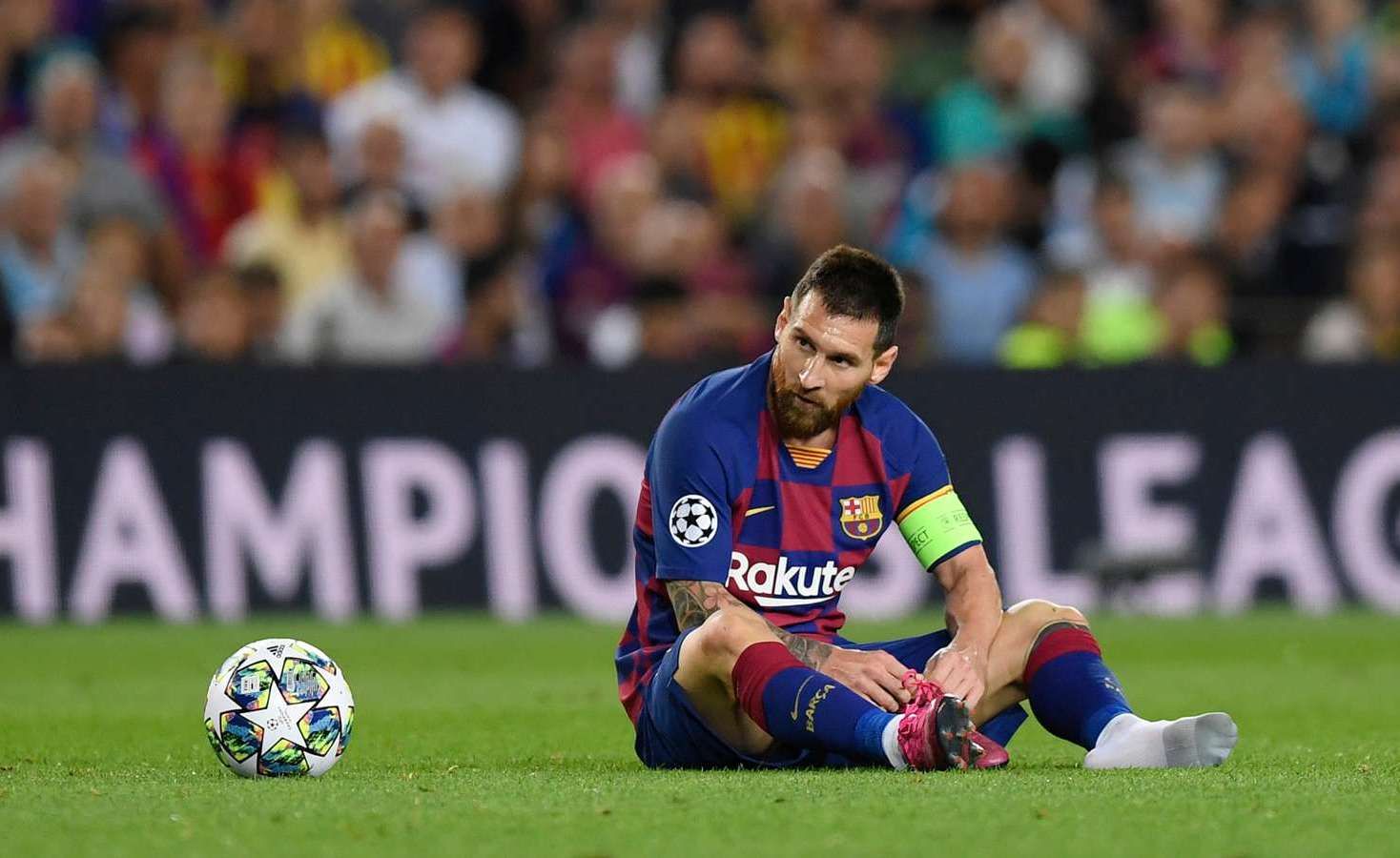Gắng gượng ra sân khi mệt mỏi, Messi được thầy ngợi khen