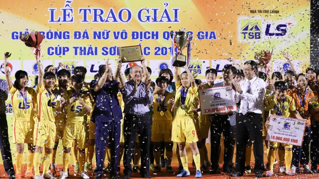 TP Hồ Chí Minh lần thứ 8 nâng cúp tại giải bóng đá nữ VĐQG