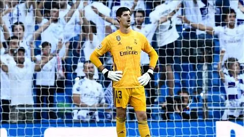 Thibaut Courtois không ra sân trước Granada