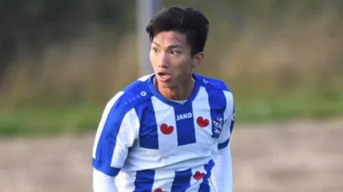 Trực tiếp Heerenveen - PEC Zwolle (1g45, 6/10): Nhiều khả năng Văn Hậu ra sân