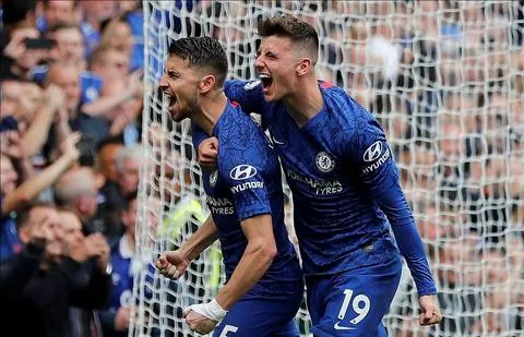 Jorginho được khen ngợi vì ở lại Chelsea