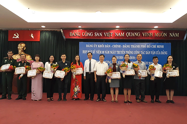 Đảng ủy Khối tuyên dương 32 tập thể và 43 cá nhân Dân vận khéo năm 2019