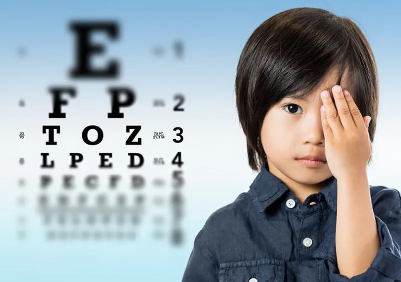 Trẻ nhỏ cần kiểm tra thị lực thường xuyên để phát hiện sớm các bệnh về mắt