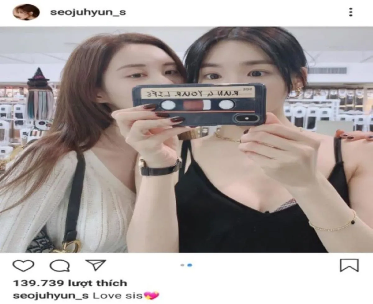 SNSD Seohuyn và Tiffany thân thiết trong bức ảnh selfie ngọt ngào