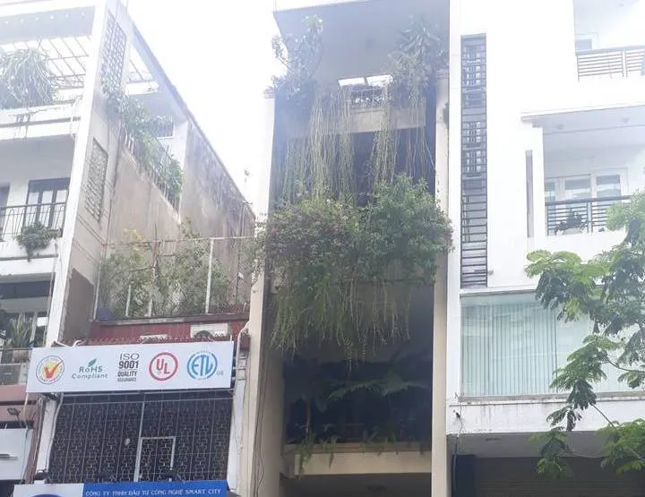 Bất cẩn trong đun nấu, kho hàng ở quận 1 suýt bị thiêu rụi