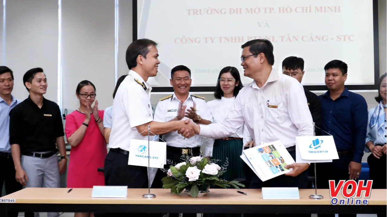 Trường Đại học Mở TPHCM ký kết đào tạo trực tuyến với doanh nghiệp