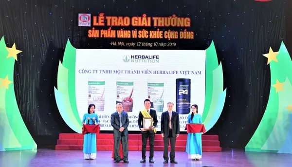 Herbalife Việt Nam nhận giải thưởng Sản phẩm vàng vì sức khỏe cộng đồng
