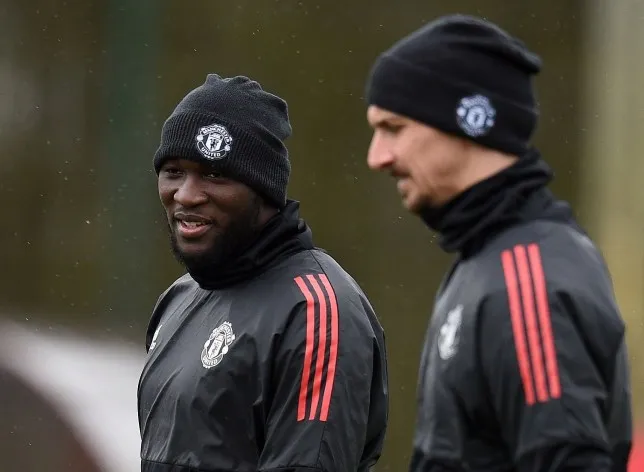 Ibrahimovic dè bỉu kỹ thuật kém của Lukaku