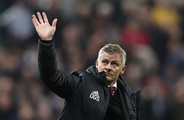 Solskjaer “đá xoáy” Liverpool trước đại chiến