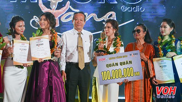 Lê Nữ Yến Nhi là quán quân Micro vàng 2019