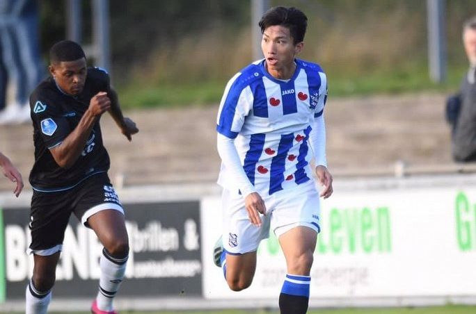 Đoàn Văn Hậu vẫn chưa được ra sân cho Heerenveen 