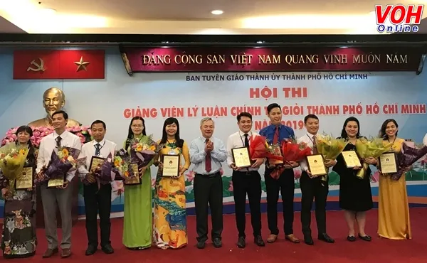 13 thí sinh tham gia tranh tài tại Hội thi Giảng viên lý luận chính trị giỏi TPHCM năm 2019