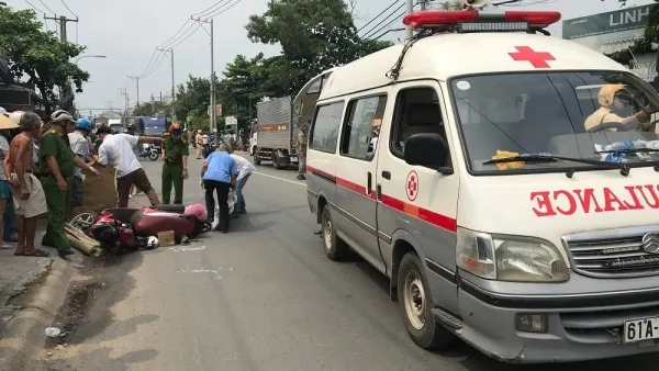 Né xe từ hẻm lao ra, người phụ nữ bị xe tải cán tử vong