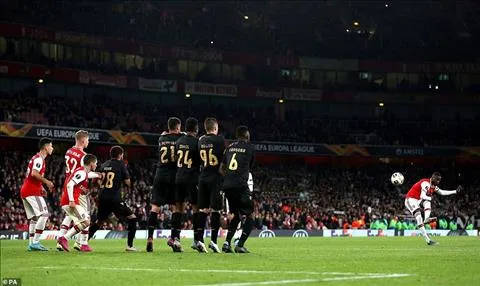 Robin Van Persie hết lời khen ngợi Nicolas Pepe