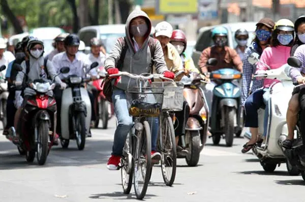 Dự báo thời tiết ngày mai 27/10: Bắc Bộ và Nam Bộ nắng, Bắc Trung Bộ mưa rải rác