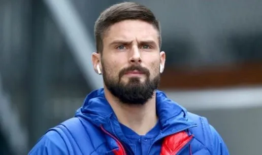 Olivier Giroud bị chỉ trích sau trận thắng Burnley