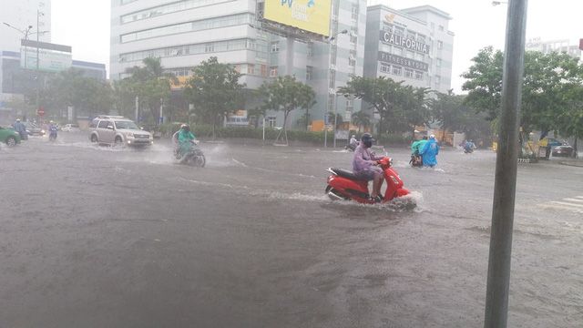 Yêu cầu các địa phương chủ động ứng phó với áp thấp nhiệt đới có khả năng mạnh lên thành bão