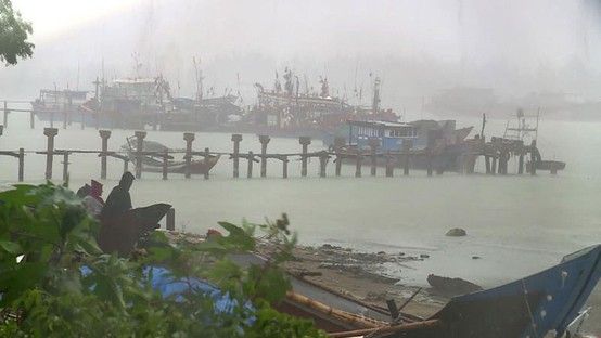 Bão số 5 (Matmo) sức gió giật cấp 12, sắp đổ bộ vào đất liền
