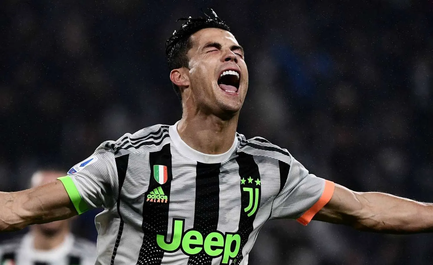 Ronaldo vỡ òa khi Juventus vượt qua Genoa đầy kịch tính 
