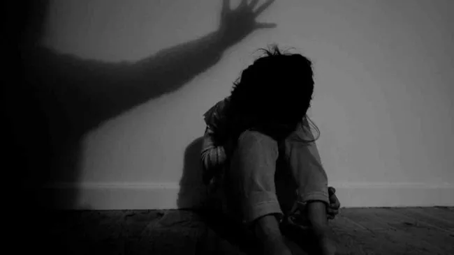 Tin tức pháp luật hôm nay 31/10/2019: Truy bắt kẻ nghi hiếp dâm bé gái 8 tuổi bán vé số