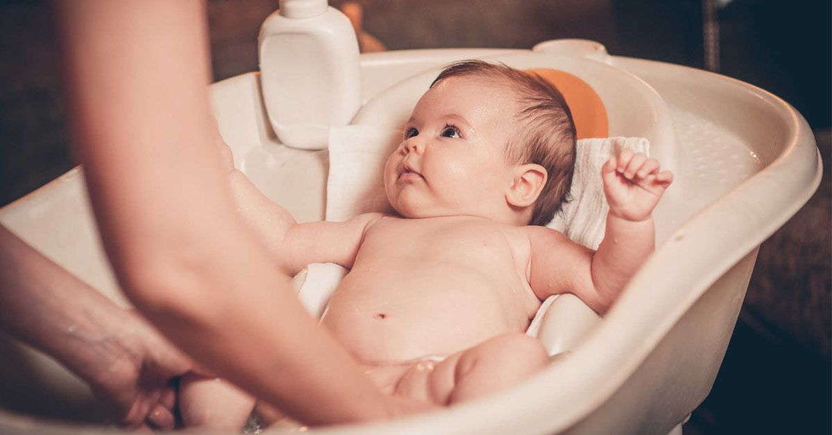 Tiêu chí giúp mẹ chọn mua chậu tắm cho bé sơ sinh tốt nhất