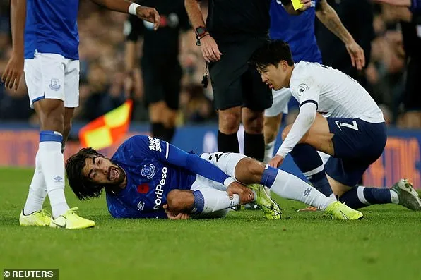 Nạn nhân của Son Heung Min phẫu thuật thành công