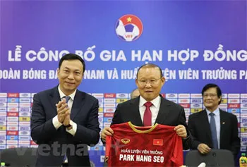 Công bố gia hạn hợp đồng mới với huấn luyện viên trưởng đội tuyển bóng đá Việt Nam