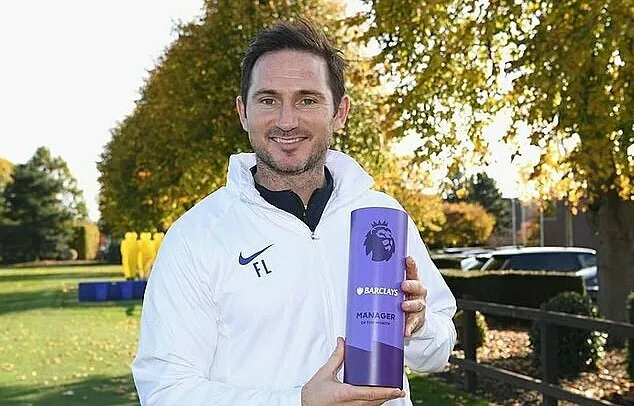 Lampard giành danh hiệu đầu tiên trên cương vị HLV tại Ngoại hạng Anh