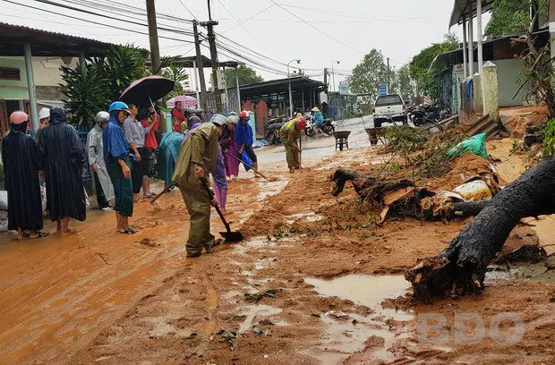 Bão số 6 gây nhiều thiệt hại, các tỉnh miền Trung nỗ lực khắc phục hậu quả