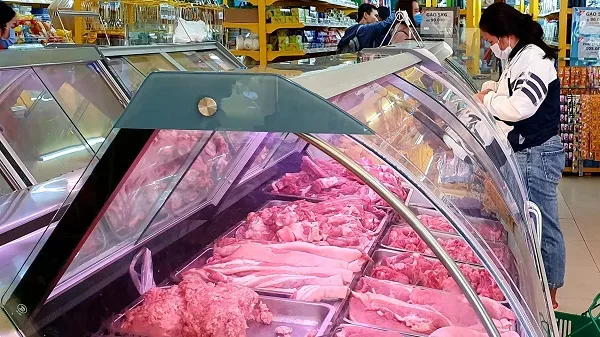 Giá heo hơi hôm nay 16/11/2019: Miền Nam giá cao, có nơi 73.000 đồng/kg