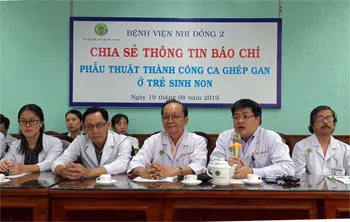 15 giờ căng thẳng ghép gan cho bé sinh non bị suy gan