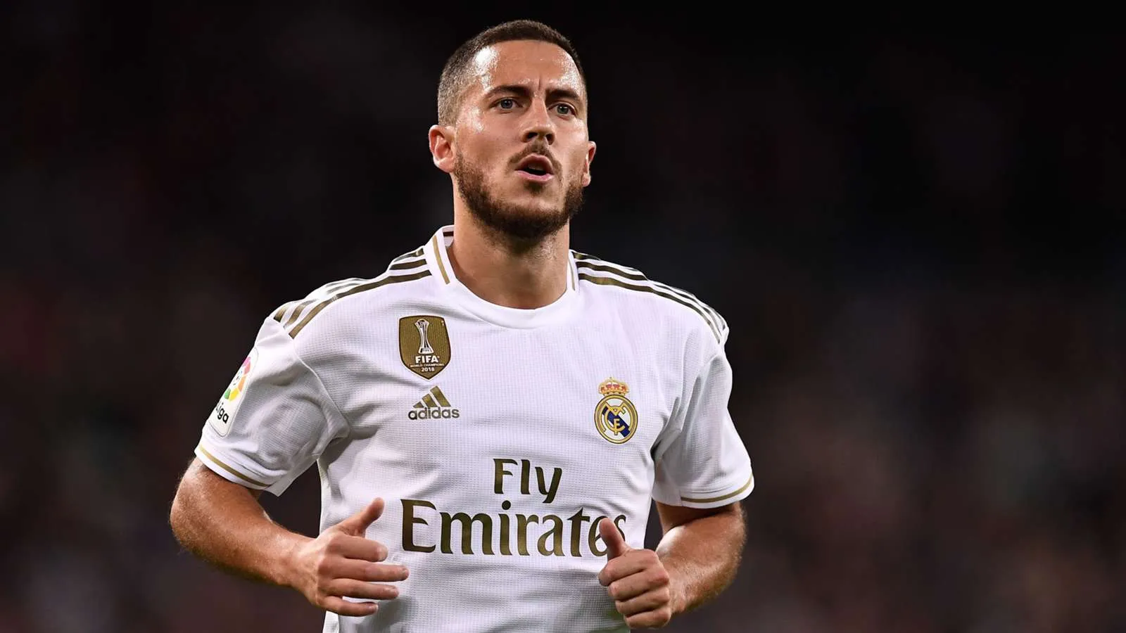 Hazard nói gì khi bị HLV Wenger phàn nàn về cân nặng