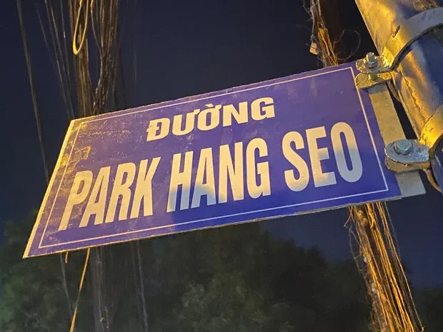 Gỡ bảng tên đường Park Hang Seo tại quận 9