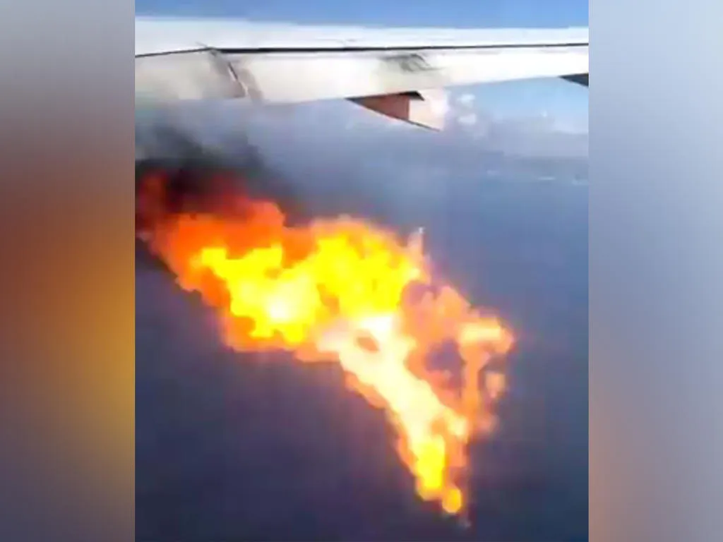 Cháy động cơ khi đang bay, máy bay Philippines hạ cánh khẩn cấp 