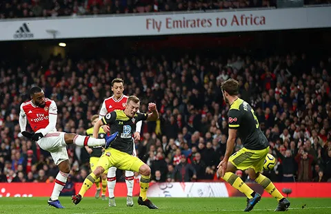 Tin bóng đá 24/11: Những con số ấn tượng trận Arsenal 2-2 Southampton