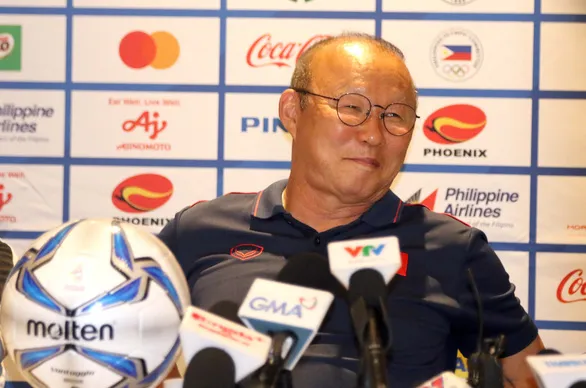 Họp báo trước thềm SEA Games 30: HLV đội tuyển Thái Lan xin lỗi HLV Park Hang-seo
