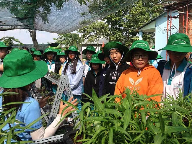 Học sinh thích thú với trải nghiệm tại công viên Sài Gòn Safari – Củ Chi