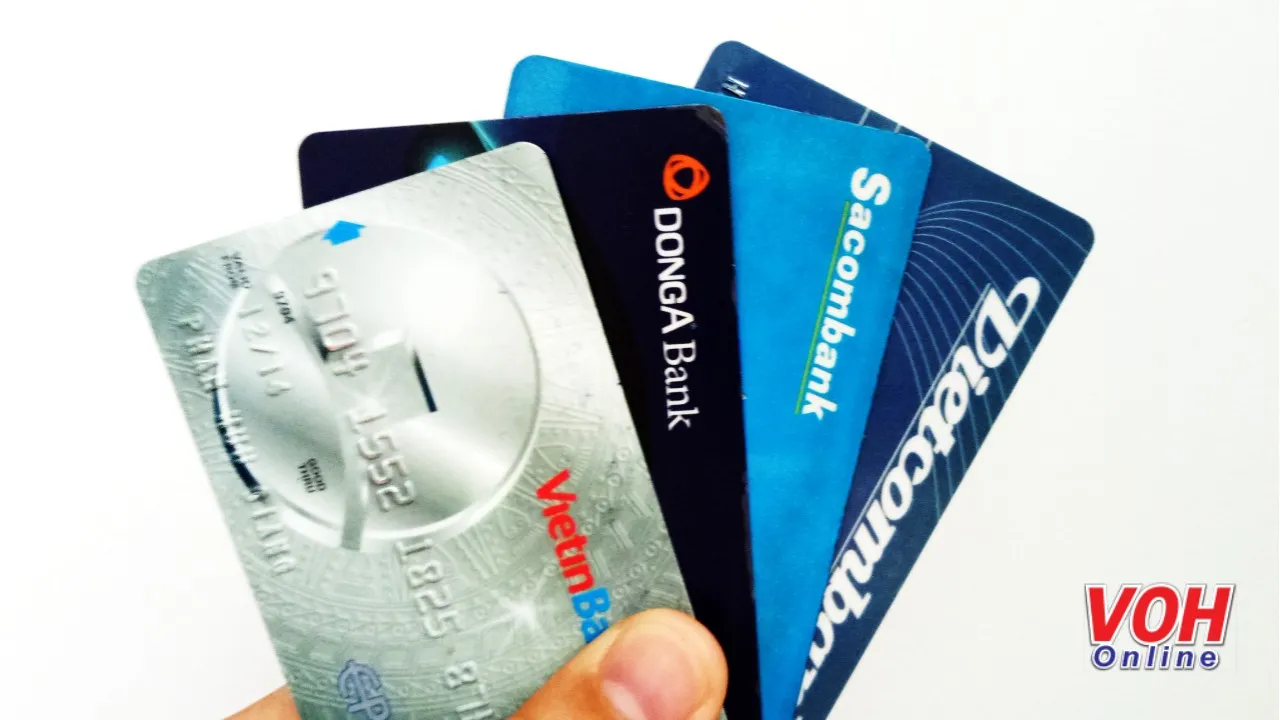 Cho thuê thẻ, mở hộ thẻ ngân hàng bị phạt từ 50 - 100 triệu đồng