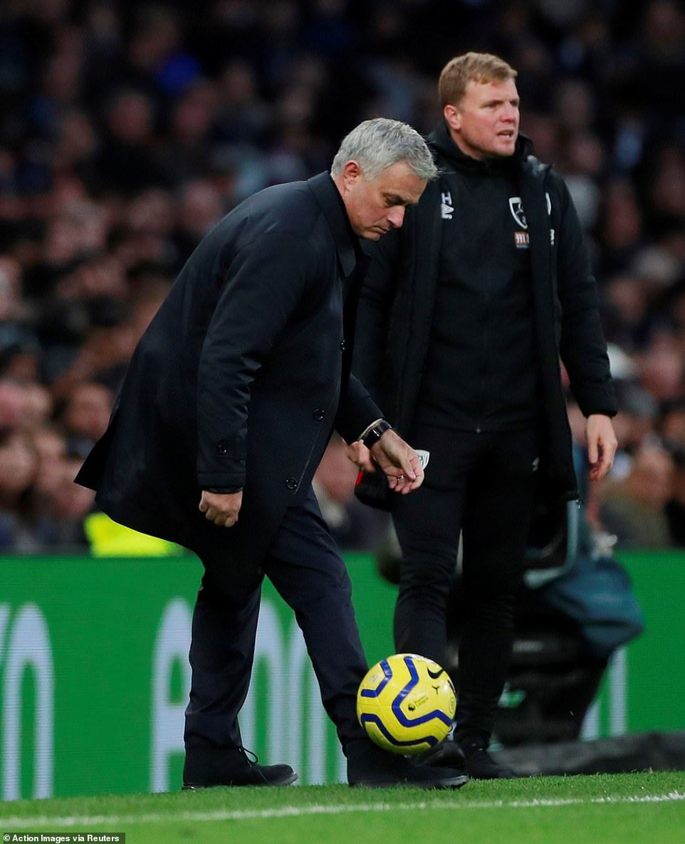 Tin thể thao 1/12: Thắng trận thứ 3 liên tiếp, Mourinho phản ứng thế nào?