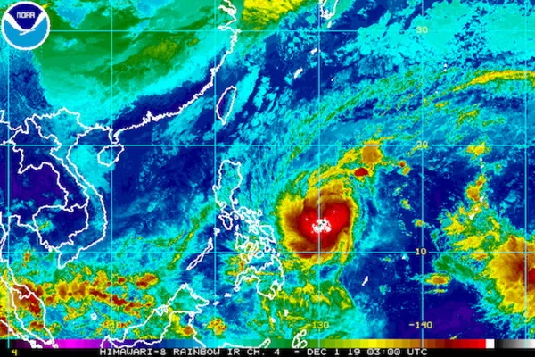 Siêu bão Kammuri áp sát Philippines, sơ tán khẩn cấp khoảng 3.000 người