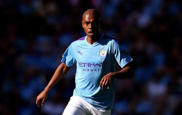 Guardiola: ‘Tôi thích thì tôi dùng Fernandinho thôi!’